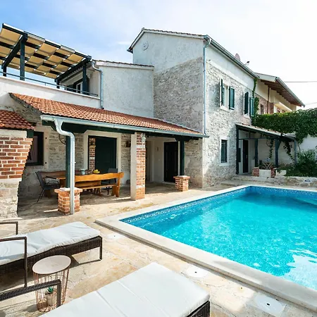 Mia Villa Debeljak